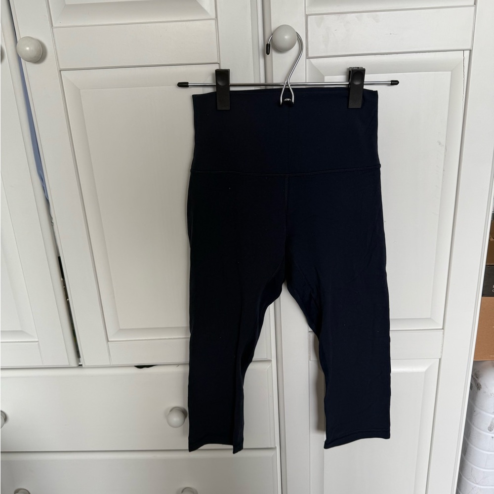 EUC lululemon crop leggings